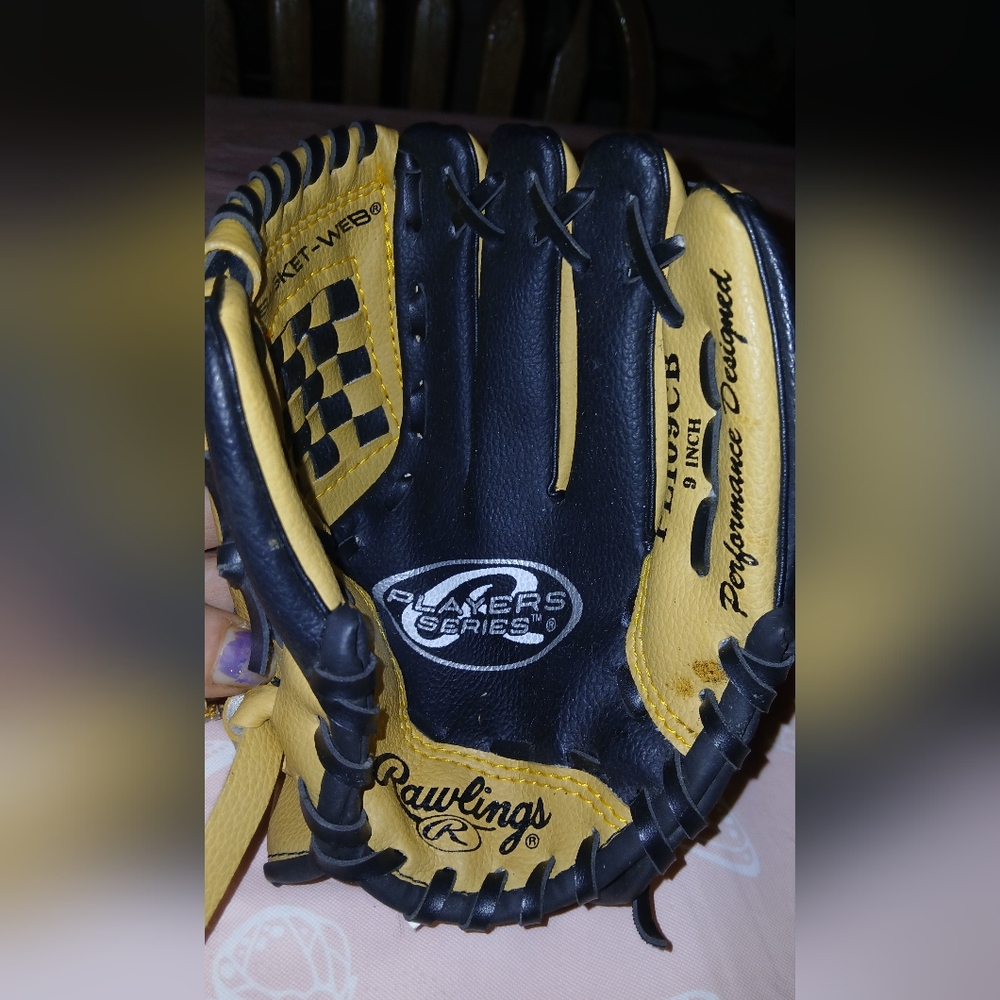 Rawlings Black and Yellow Baseball Glove RHY Tee Ball Glove
